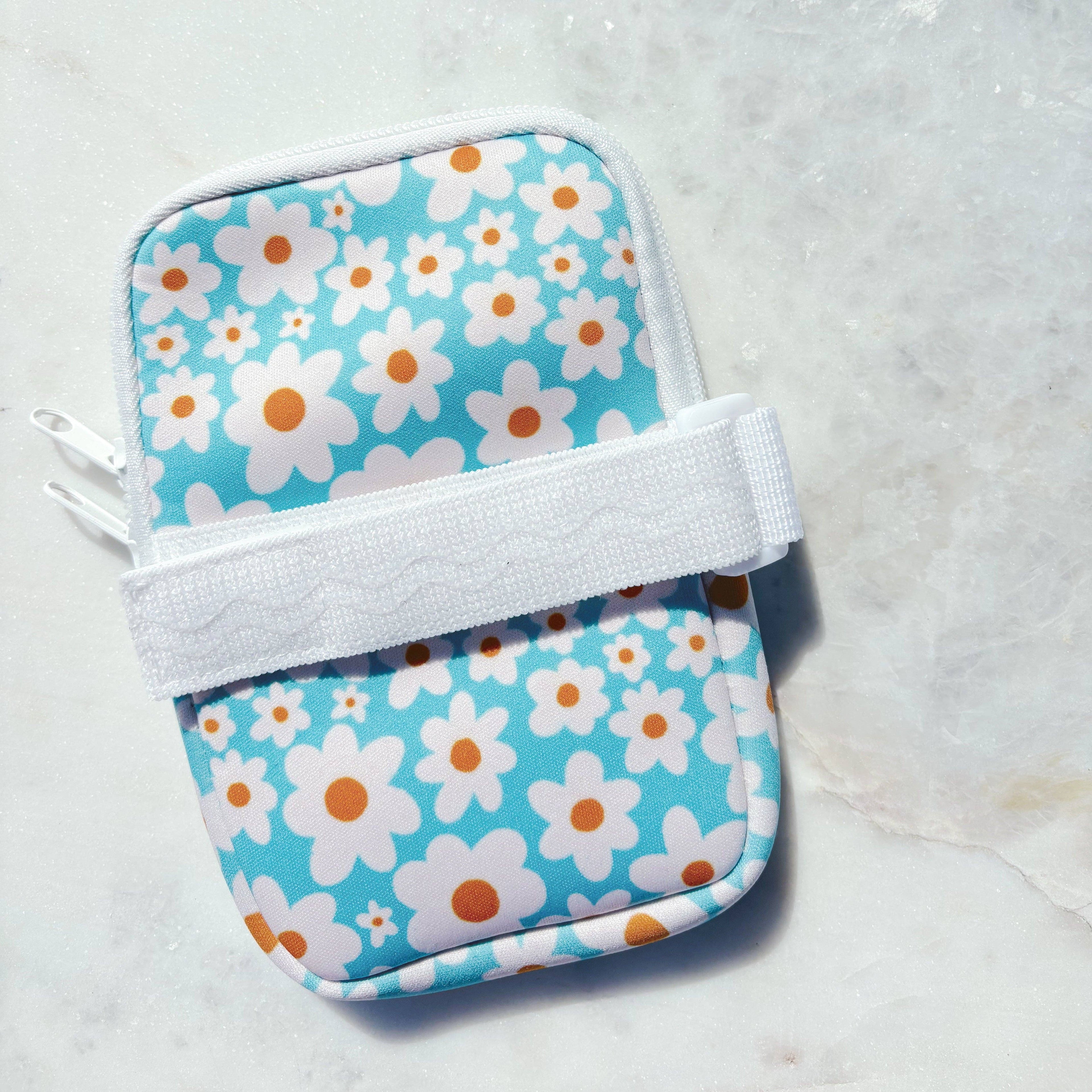 Water Bottle Backpack - Blue Daisy